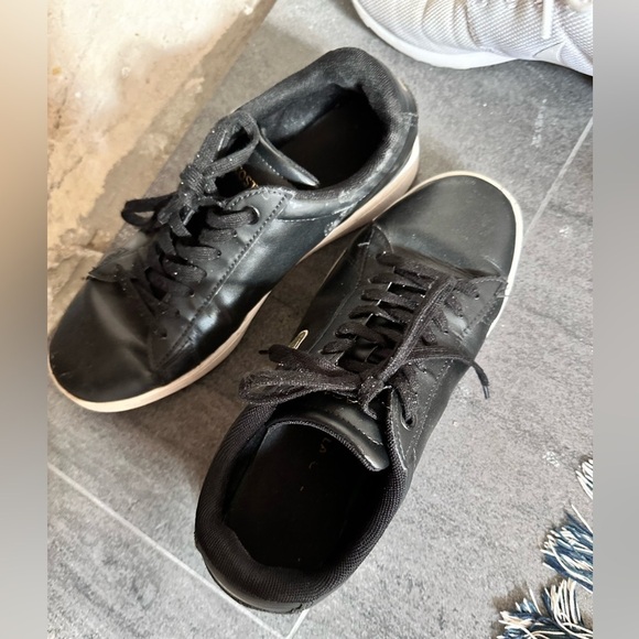 Lacoste sneakers woman size 7 black good condition - Picture 1 of 5